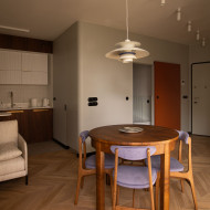 Mieszkanie mid-century projektu r_au_m* 