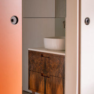 Mieszkanie mid-century projektu r_au_m* 
