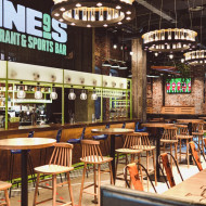 Wnętrze NINE’s Restaurant & Sports Bar