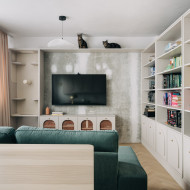 Modernistyczne wnętrze z drewnem projekt