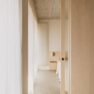 MInimalistycnze mieszkanie z drewnem w Poznaniu