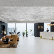 Biuro z ogrodem wertykalnym - siedziba CMS w Varso Tower