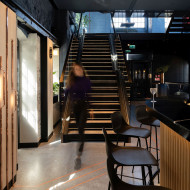 Industrialna restauracjia DOCK19 by Mateusz Gessler 