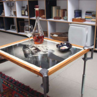 Yael Zwickel, make-a-table, stoły z blatem zrobionym z innych przedmiotów
