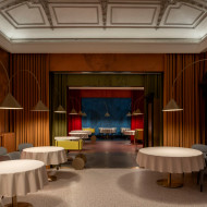 Restauracja z teatralnym wyrazem