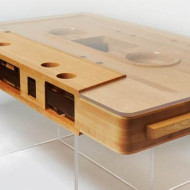 Mixtape Table, Jeff Skierka, stolik w kształcie kasety magnetofonowej